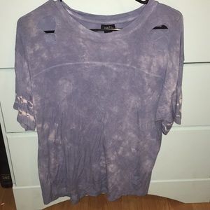 A women’s XS tee